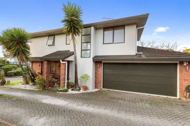 Photo of property in 2/127 Coronation Road, Papatoetoe, Auckland, 2025