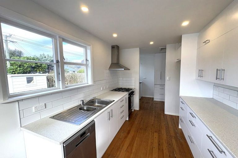 Photo of property in 211 Cambridge Terrace, Naenae, Lower Hutt, 5011