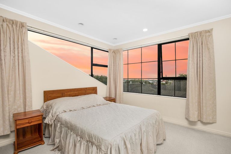 Photo of property in 8 Banksia Place, Goodwood Heights, Auckland, 2105