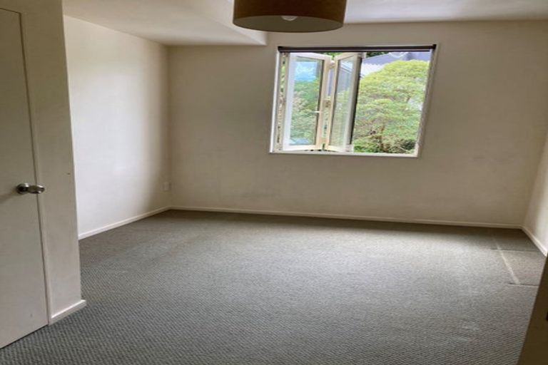 Photo of property in 2/39 Onslow Road, Khandallah, Wellington, 6035