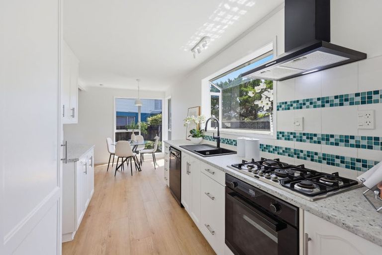 Photo of property in 5 Lisa Rise, Half Moon Bay, Auckland, 2012