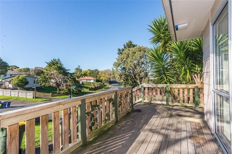 Photo of property in 49 Donovan Avenue, Massey, Auckland, 0614