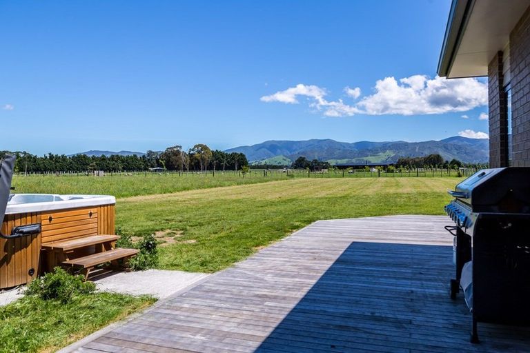 Photo of property in 33 Spencer Lane, Greytown, 5712