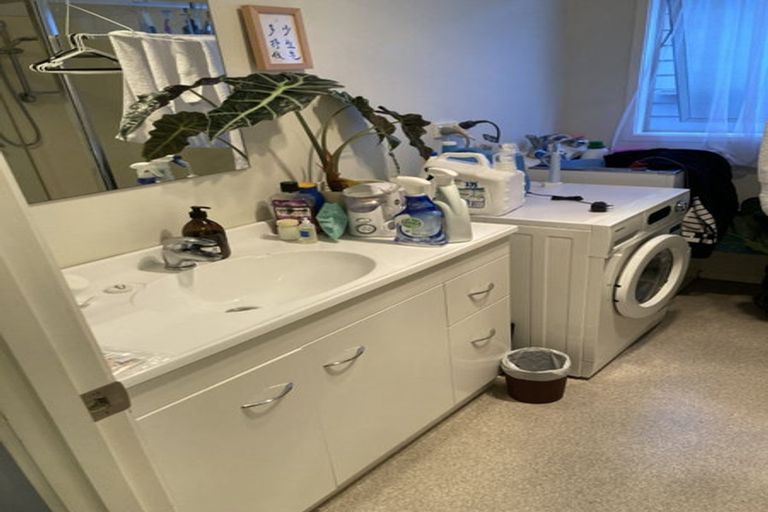 Photo of property in 72 Roberts Road, Te Atatu South, Auckland, 0610