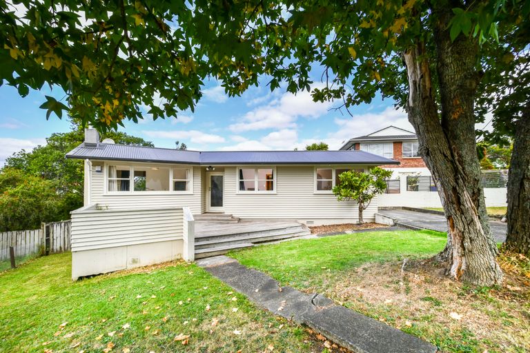 Photo of property in 20 Hartley Terrace, Massey, Auckland, 0614