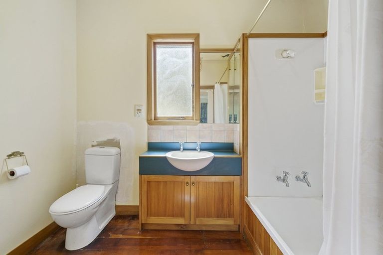 Photo of property in 56 Tio Tio Road, Miramar, Wellington, 6022