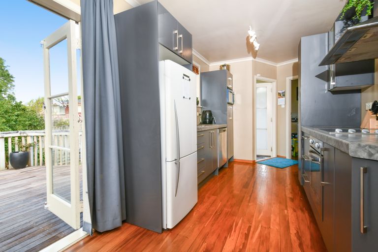 Photo of property in 20 Hartley Terrace, Massey, Auckland, 0614