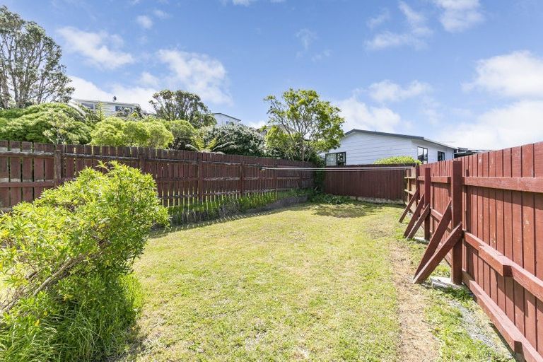 Photo of property in 5b Sunhaven Drive, Newlands, Wellington, 6037