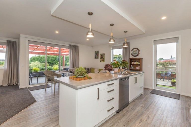 Photo of property in 9 Waipuna Grove, Levin, 5571