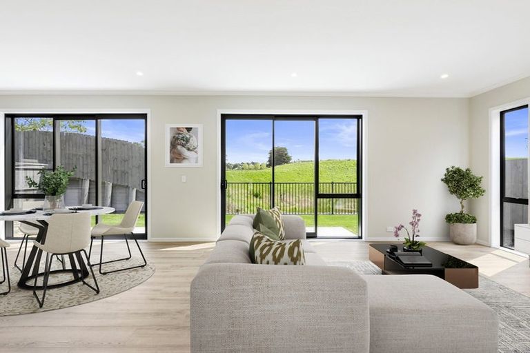 Photo of property in 18 Oyster Drive, Whenuapai, 0618