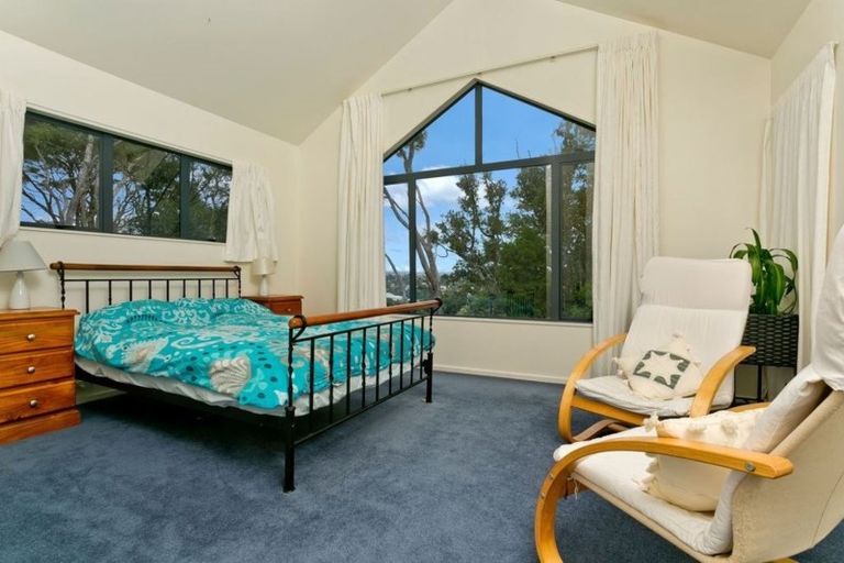 Photo of property in 98 Pemberton Avenue, Bayview, Auckland, 0629