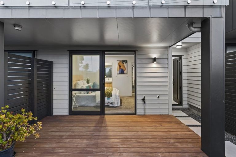 Photo of property in 2d Fowler Street, Northcote, Auckland, 0627