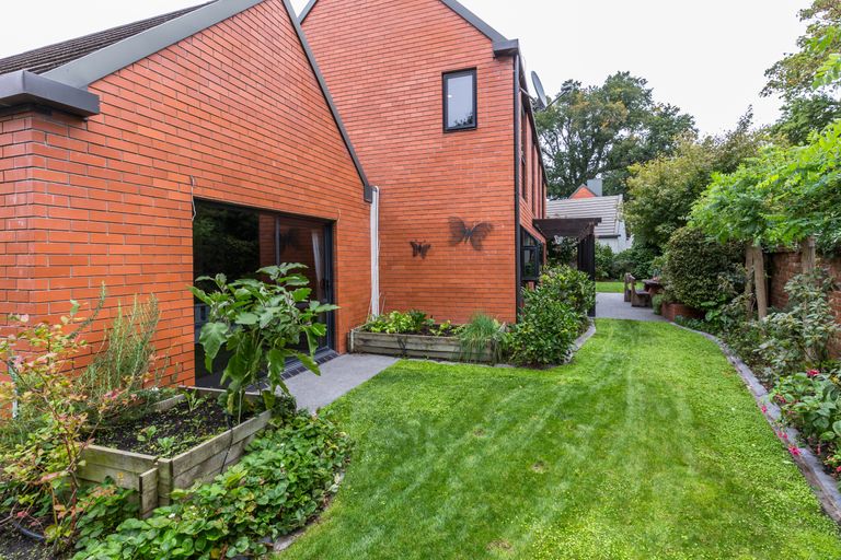 Photo of property in 10 Haineswood Lane, Sockburn, Christchurch, 8042
