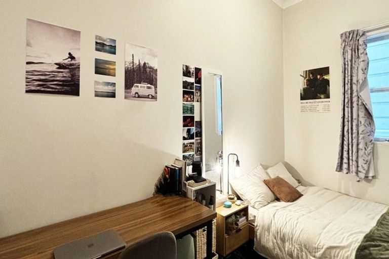 Photo of property in 4 Rixon Grove, Mount Victoria, Wellington, 6011