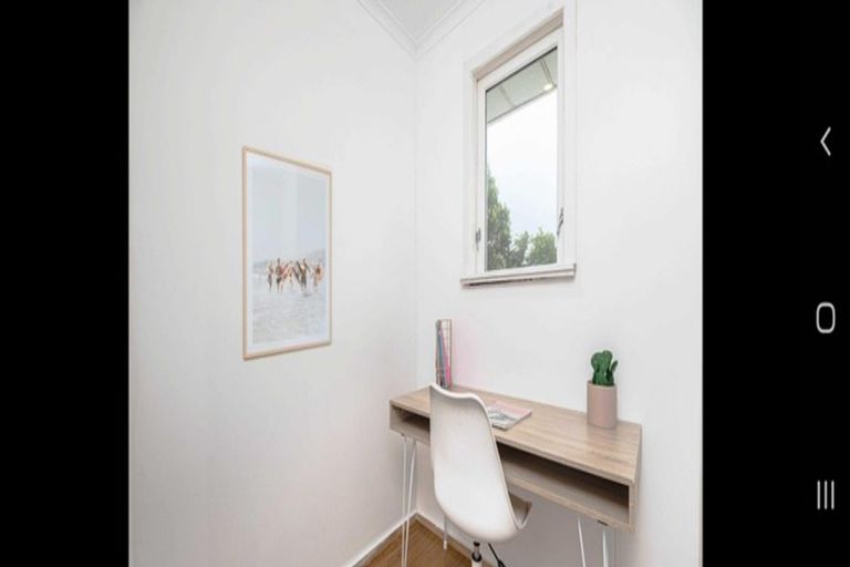 Photo of property in 1a Link Road, Newlands, Wellington, 6037