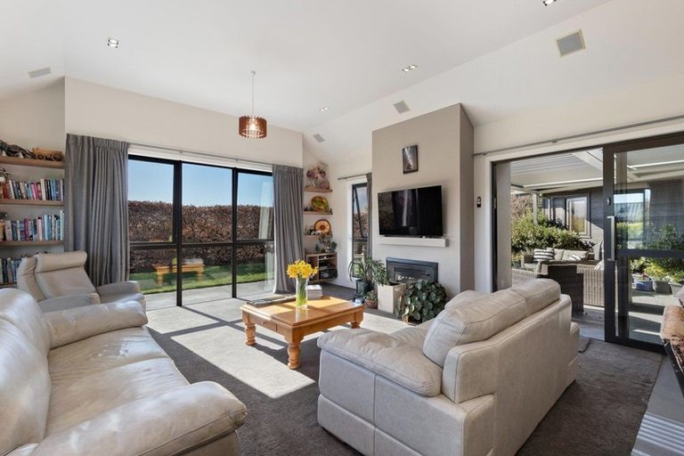 Photo of property in 4 Caithness Court, Jacks Point, Queenstown, 9371
