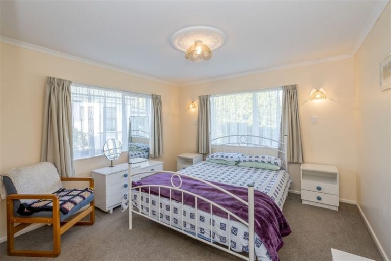 Photo of property in 17 Ryder Crescent, Levin, 5510