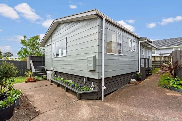 Photo of property in 12 Brookfield Road, Te Atatu Peninsula, Auckland, 0610