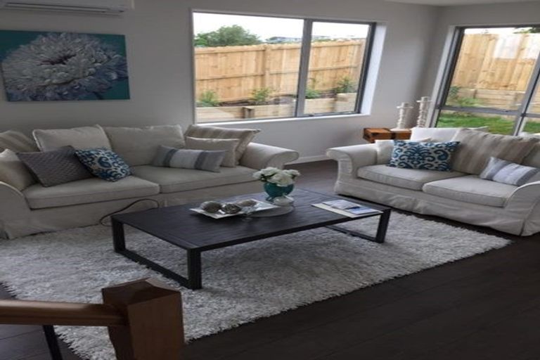 Photo of property in 615 Glenfield Road, Totara Vale, Auckland, 0629