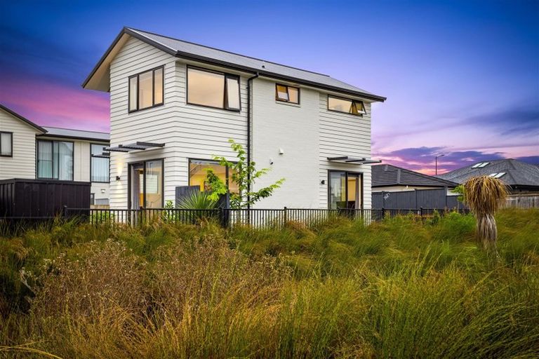 Photo of property in 73 Vinistra Road, Kumeu, 0810