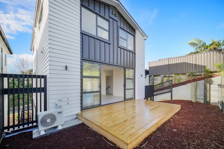 Photo of property in 12 Pleasant Way, Matakatia, Whangaparaoa, 0930