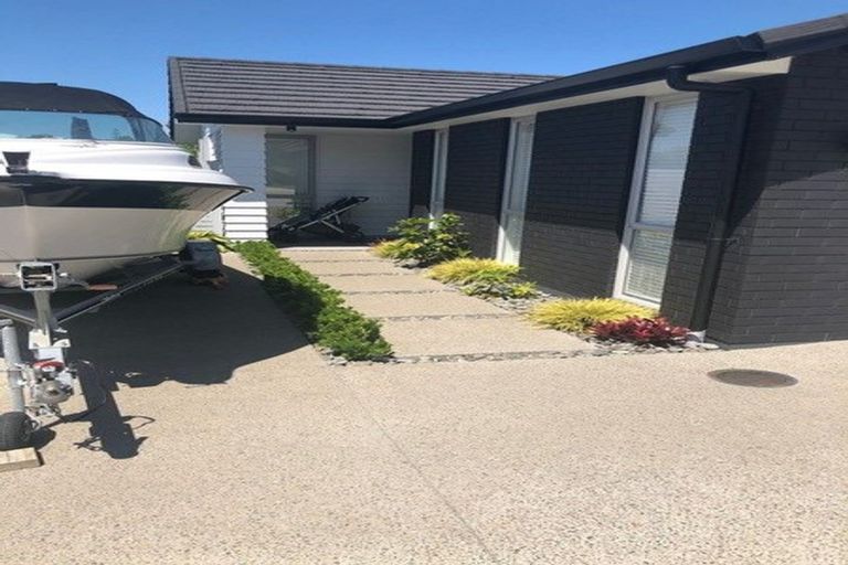 Photo of property in 3 Pae Moana Place, Stanmore Bay, Whangaparaoa, 0932