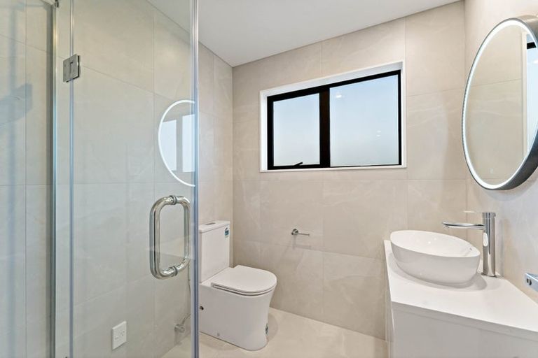 Photo of property in 1/16 Binsted Road, New Lynn, Auckland, 0600