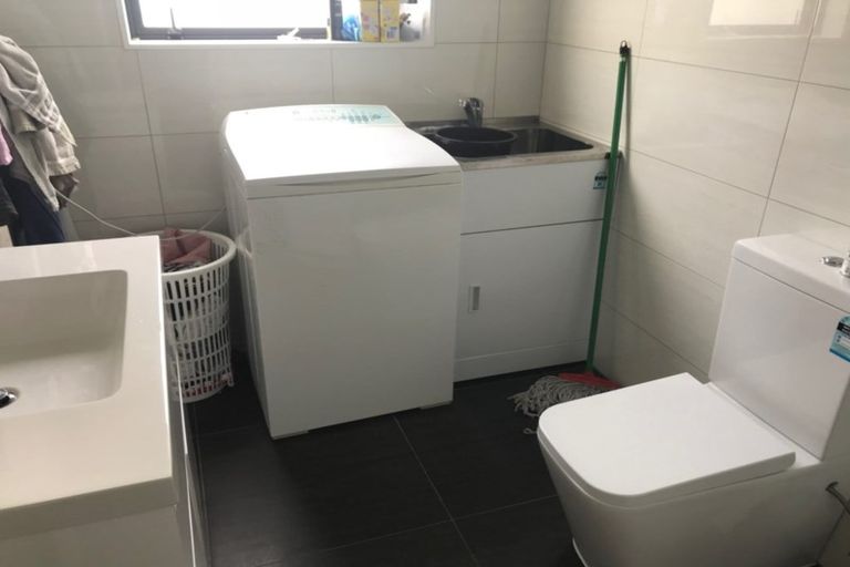 Photo of property in 589a Great South Road, Rosehill, Papakura, 2113