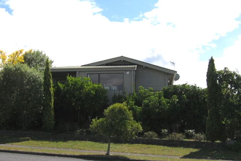 Photo of property in 32 Westpark Drive, West Harbour, Auckland, 0618