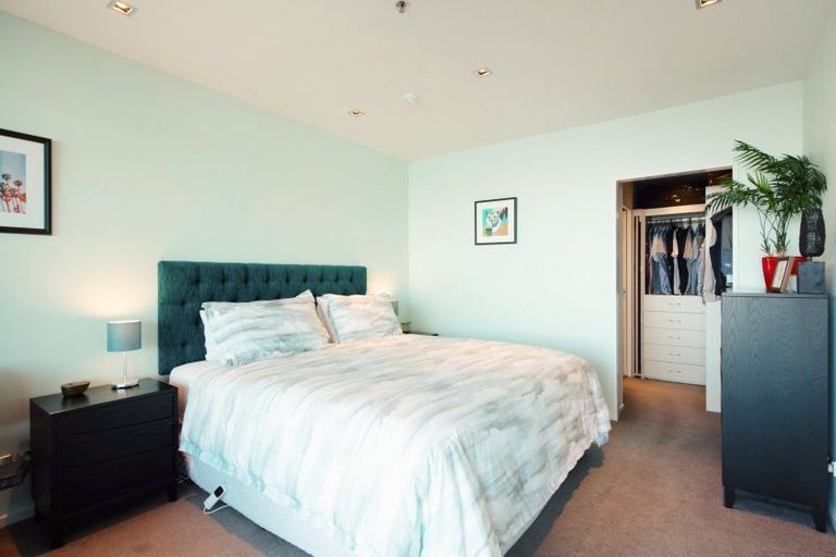 Photo of property in Patent 326 Apartments, 404s/326 Evans Bay Parade, Hataitai, Wellington, 6021