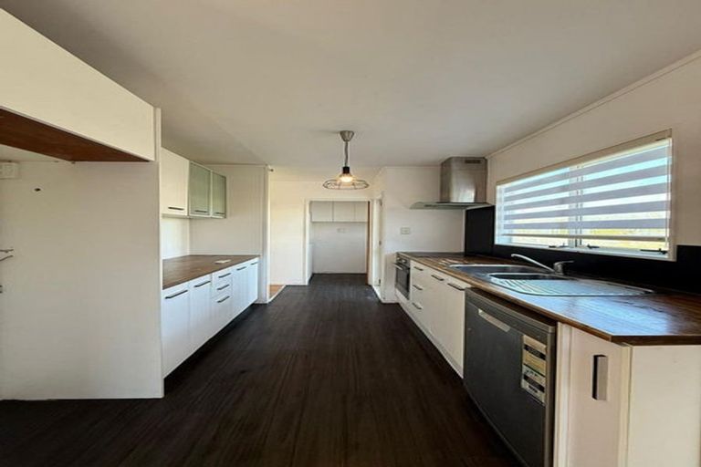Photo of property in 10 Rook Place, Unsworth Heights, Auckland, 0632