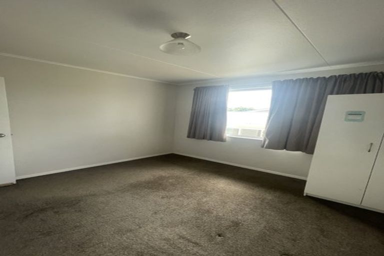 Photo of property in 12 Fitzpatrick Street, Newlands, Wellington, 6037