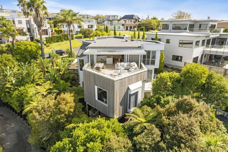 Photo of property in 39 Eastcliffe Road, Castor Bay, Auckland, 0620