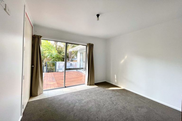 Photo of property in 47 School Road, Te Atatu South, Auckland, 0610