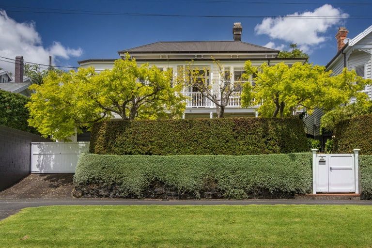 Photo of property in 38 Albert Road, Devonport, Auckland, 0624