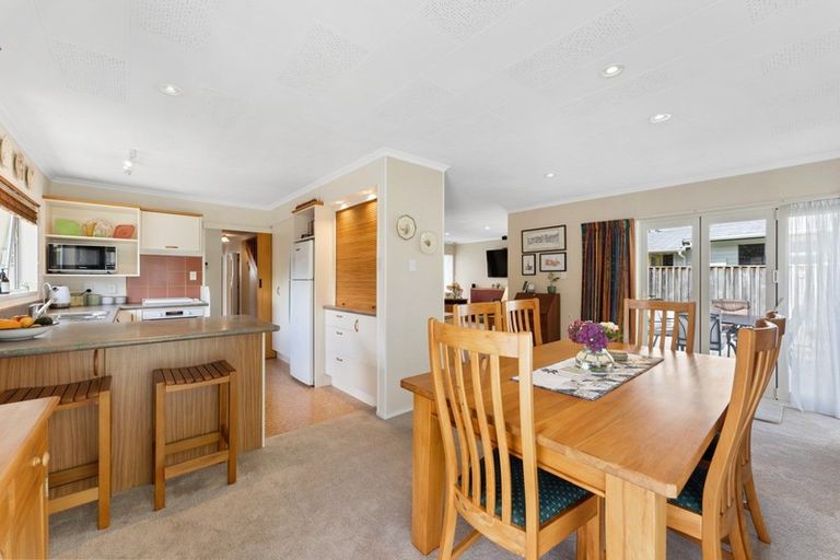 Photo of property in 51 John F Kennedy Drive, Milson, Palmerston North, 4414