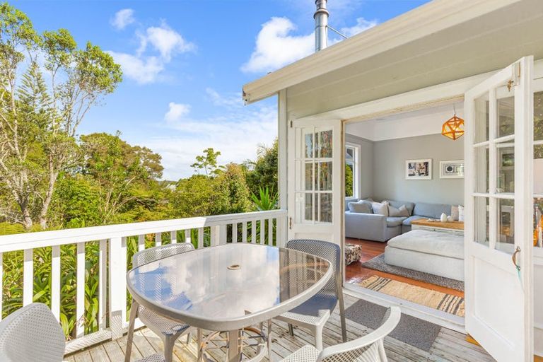 Photo of property in 88 Woodlands Park Road, Titirangi, Auckland, 0604