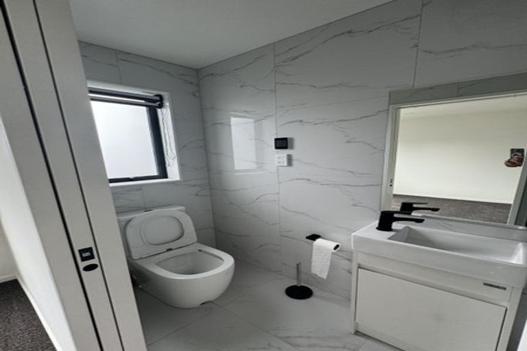 Photo of property in 10/5 Hikurangi Street, Te Atatu Peninsula, Auckland, 0610