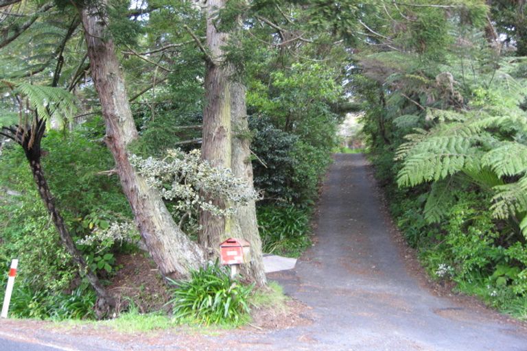 Photo of property in 864 West Coast Road, Waiatarua, Auckland, 0604