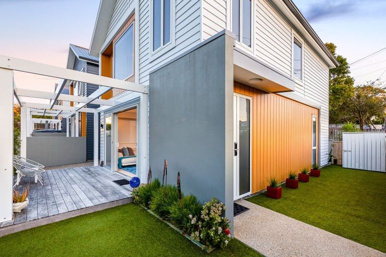 Photo of property in 1 The Bays Rise, Murrays Bay, Auckland, 0630