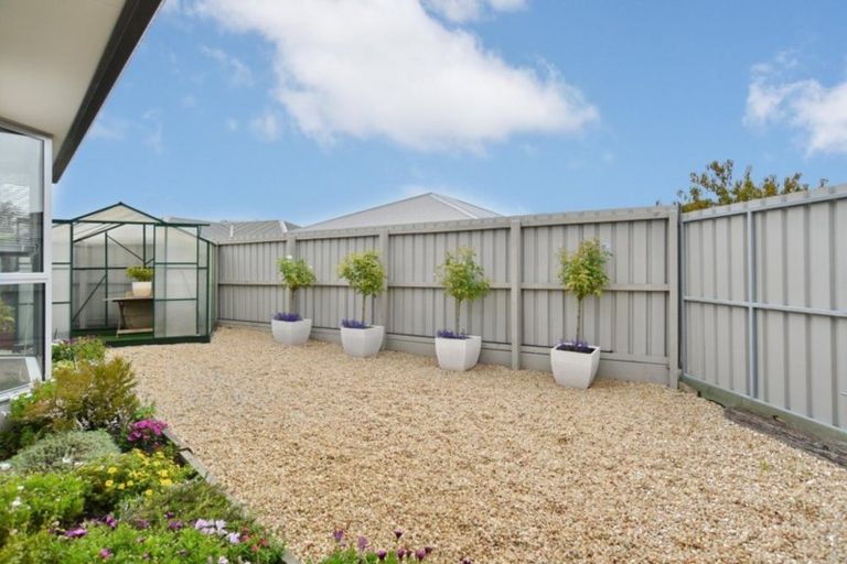 Photo of property in 28 Kirsten Place, Parklands, Christchurch, 8083