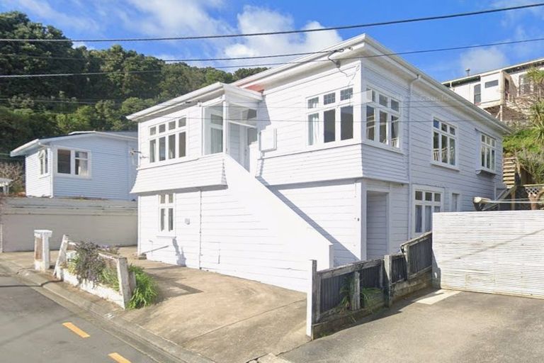 Photo of property in 8 Rixon Grove, Mount Victoria, Wellington, 6011