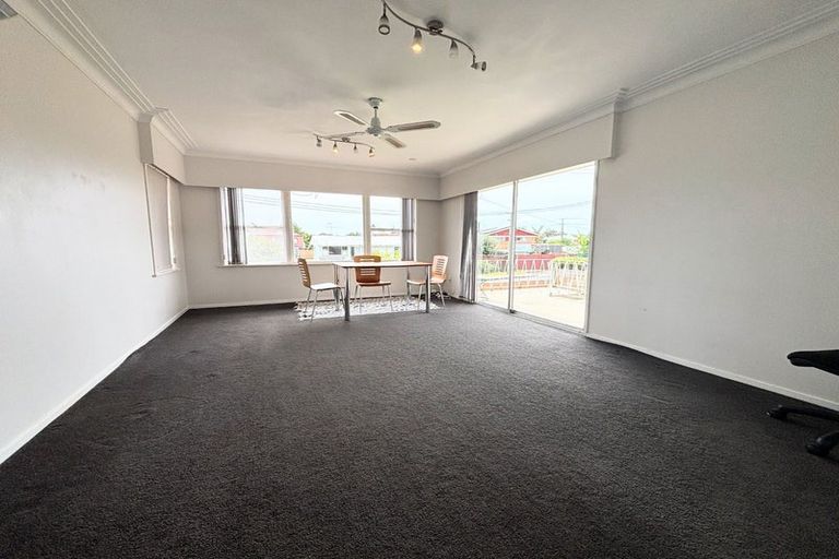 Photo of property in 15 Halberg Street, Papakura, 2110