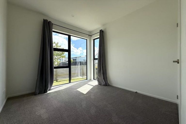 Photo of property in 18 Horokaka Street, Massey, Auckland, 0614