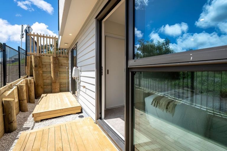 Photo of property in 1/1090 Beach Road, Torbay, Auckland, 0630