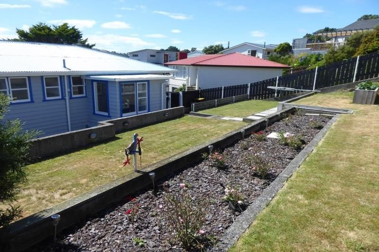 Photo of property in 9 Camrose Grove, Kingston, Wellington, 6021