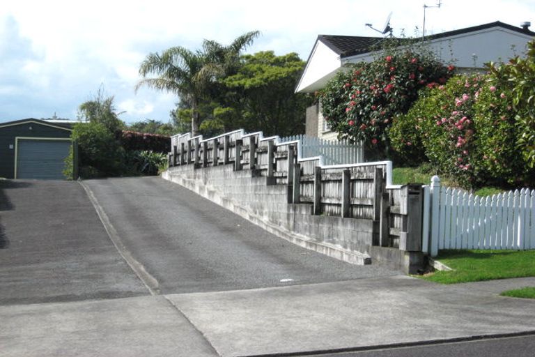 Photo of property in 7b Winstone Place, Highlands Park, New Plymouth, 4312