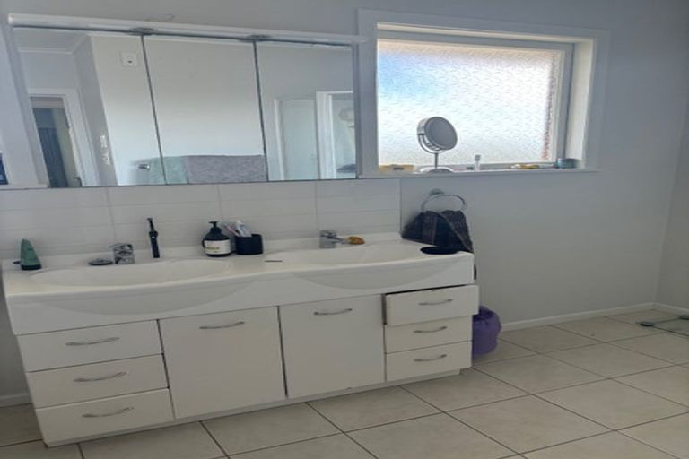 Photo of property in 2 Marlborough Avenue, Glenfield, Auckland, 0629