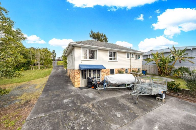 Photo of property in 72 Colwill Road, Massey, Auckland, 0614