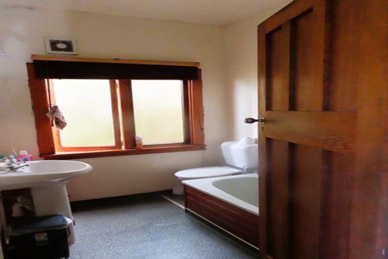 Photo of property in 6 Thorby Street, Northland, Wellington, 6012